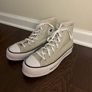 Green Platform Converse, size 8 high top sneaker